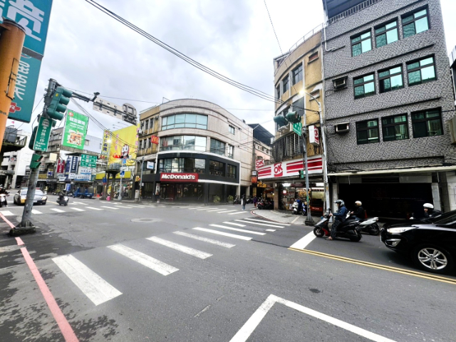 泰山買房賣麥當勞旁大面寬方正金店面,新北市泰山區泰林路二段