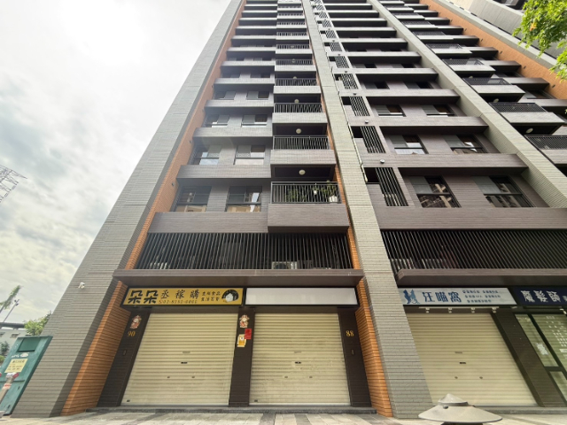 泰山買房賣屋芳洲金店面,新北市五股區芳洲一路