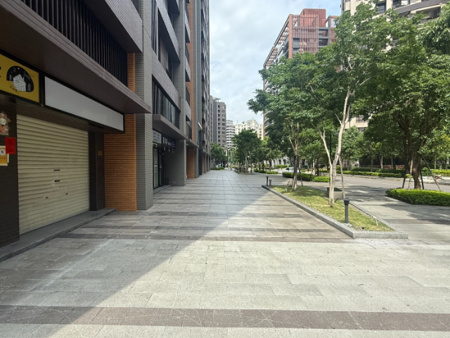 泰山買房賣屋芳洲金店面,新北市五股區芳洲一路