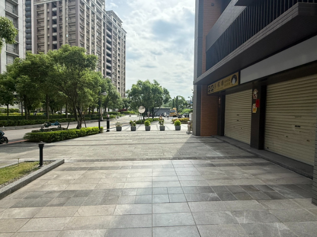 泰山買房賣屋芳洲金店面,新北市五股區芳洲一路