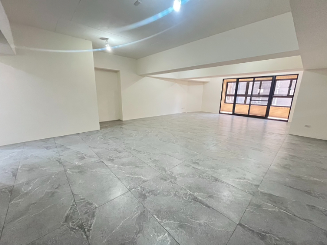 泰山買房賣屋明志精華1+2金店面,新北市泰山區明志路三段