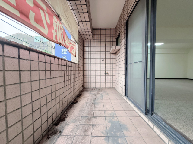 五股買房賣屋近百坪多用途辦公室,新北市五股區中興路四段