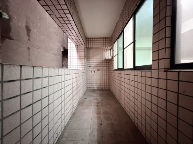 五股買房賣屋近百坪多用途辦公室,新北市五股區中興路四段