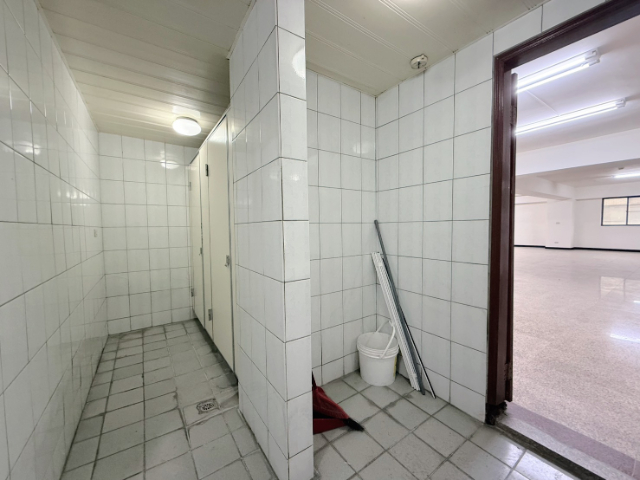 五股買房賣屋近百坪多用途辦公室,新北市五股區中興路四段