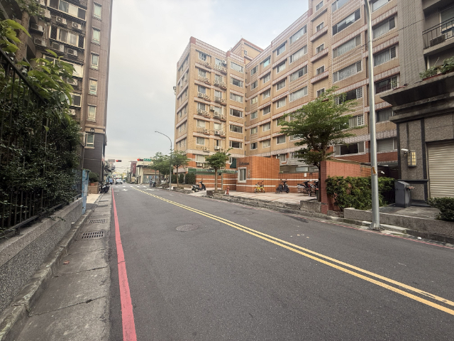 泰山買房賣屋楓江文化店面,新北市泰山區文化街