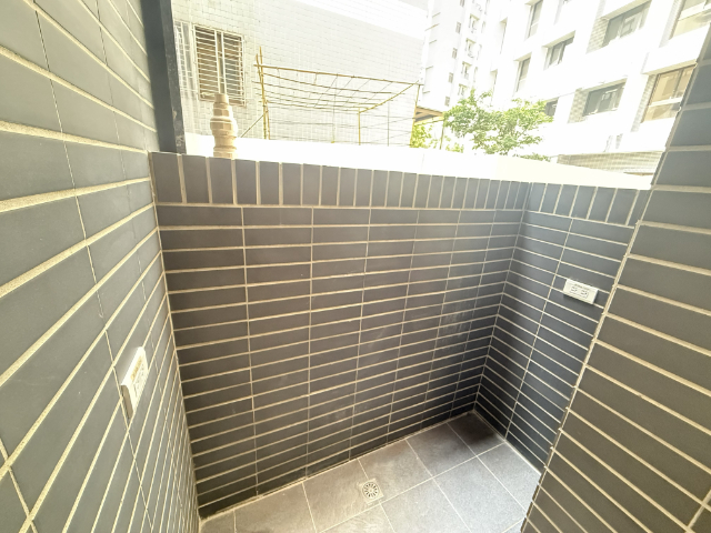 泰山買房賣屋工專全新方正店面,新北市泰山區工專路