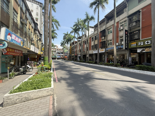 泰山買房賣屋工專全新方正店面,新北市泰山區工專路