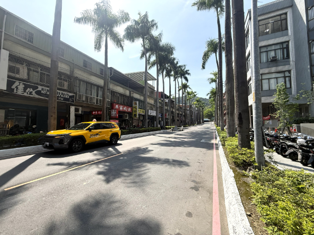 泰山買房賣屋工專全新方正店面,新北市泰山區工專路