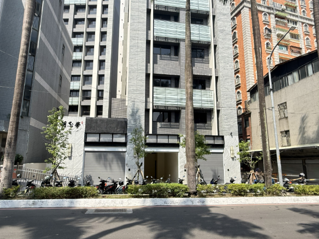 泰山買房賣屋工專全新方正店面,新北市泰山區工專路