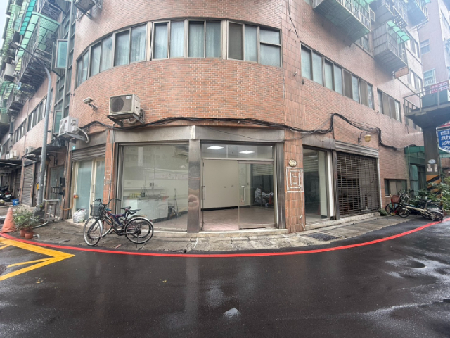 泰山買房賣屋三角窗金店面,新北市泰山區明志路三段