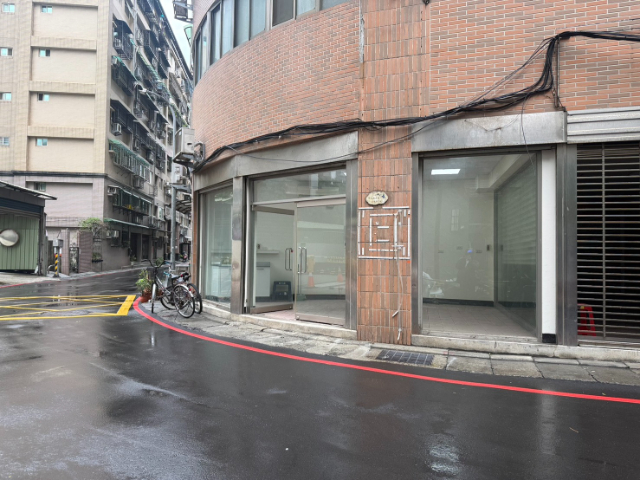 泰山買房賣屋三角窗金店面,新北市泰山區明志路三段