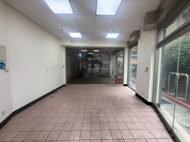 泰山買房賣屋三角窗金店面,新北市泰山區明志路三段