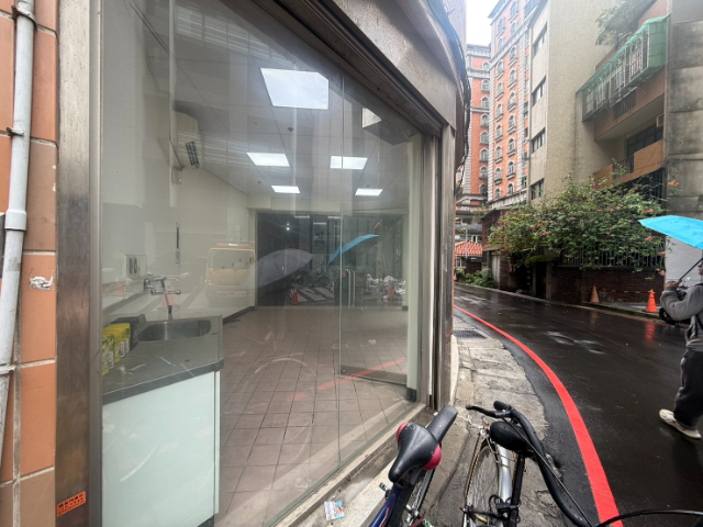 泰山買房賣屋三角窗金店面,新北市泰山區明志路三段