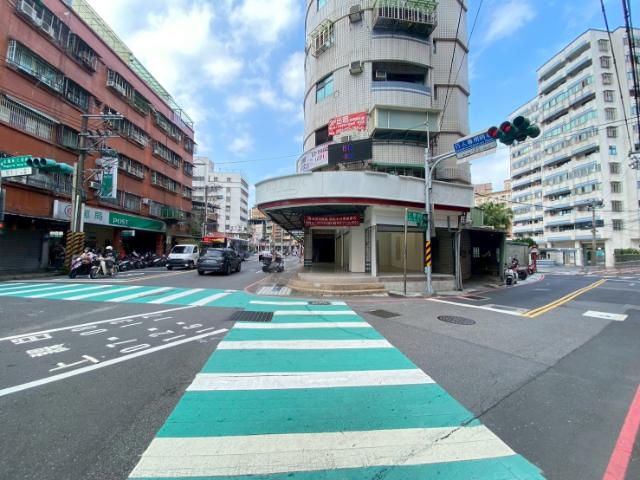 明志路金典三角窗店面,新北市泰山區明志路一段