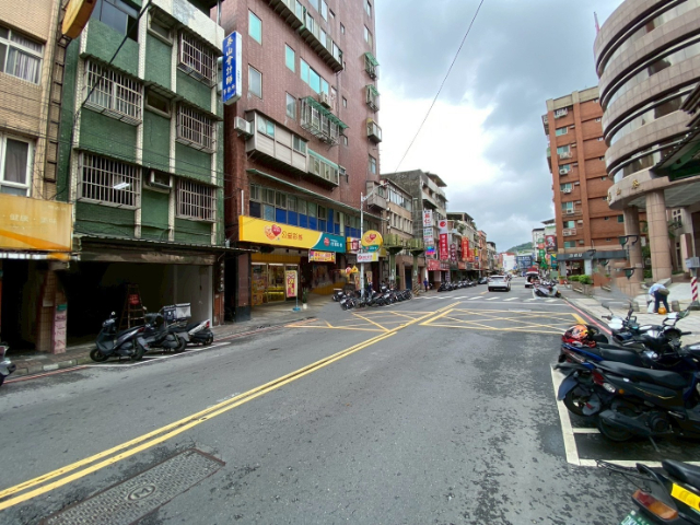 廟口旁超值金店面,新北市泰山區明志路一段