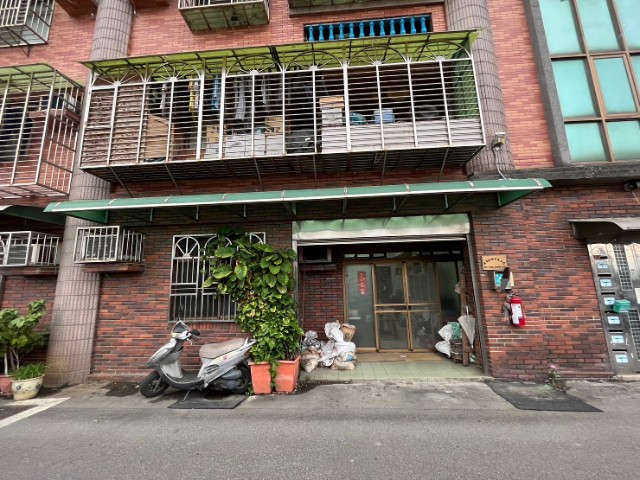 泰山買房賣屋低公設稀有一樓華廈,新北市泰山區明志路三段