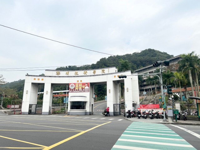 泰山買房賣屋正大馬路邊黃金店面,新北市泰山區泰林路二段