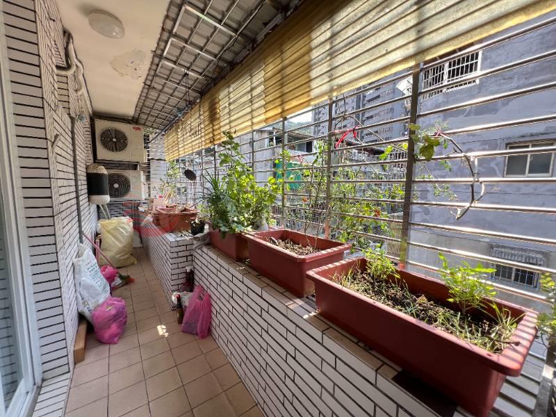天然瓦斯邊間美妝頂佳,新北市泰山區中華街
