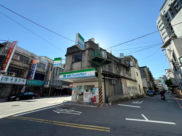 泰山買房賣屋林口藝術商街三角窗金店面,新北市林口區中正路