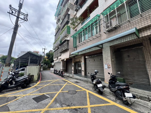 五股買房賣屋御花園大面寬金店面,新北市五股區西雲路