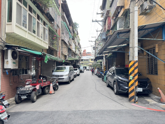 五股買房賣屋 邊間好停車一樓好宅,新北市五股區成泰路三段