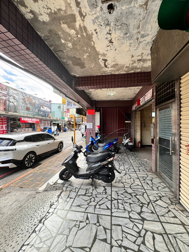 五股買房賣屋臨馬路大面寬一線店面,新北市五股區成泰路一段