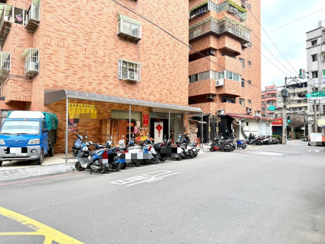 泰山買房賣屋11米面寬金雞母店面,新北市泰山區貴子路