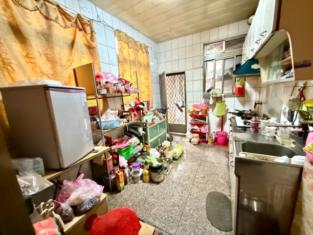 泰山買房賣屋11米面寬金雞母店面,新北市泰山區貴子路