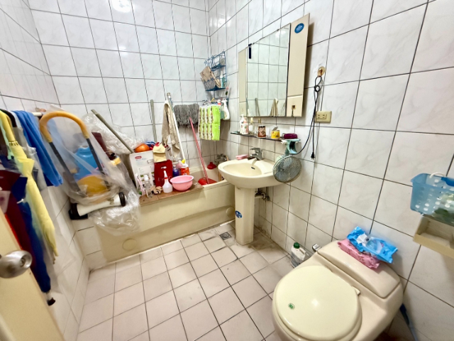 泰山買房賣屋11米面寬金雞母店面,新北市泰山區貴子路