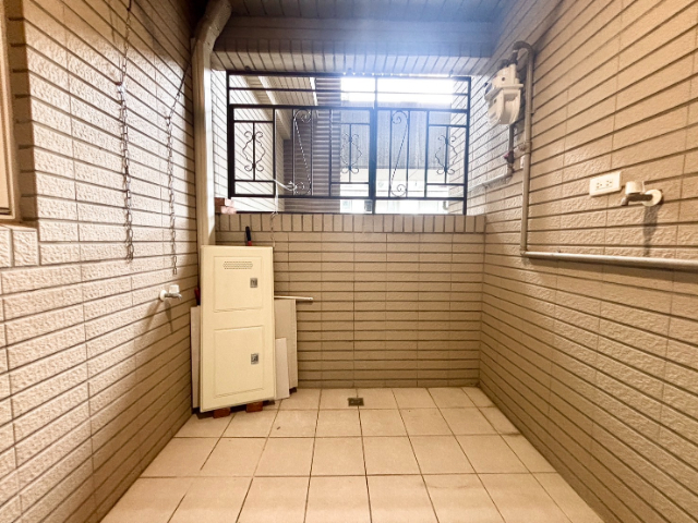 五股買房賣屋未來大棟距邊間三房車,新北市五股區芳洲五路