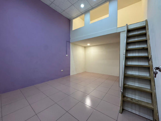 泰山買房賣屋挑高三米面公園大面寬一樓,新北市泰山區黎明路