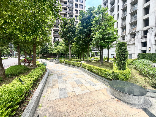 五股買房賣屋首選面公園璀璨三房車,新北市五股區芳洲一路