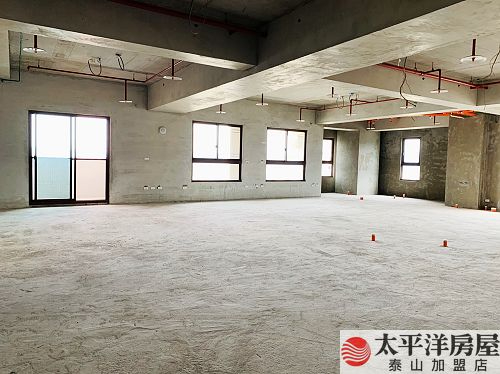 帝王樓層邊間企業總部,新北市泰山區明志路三段