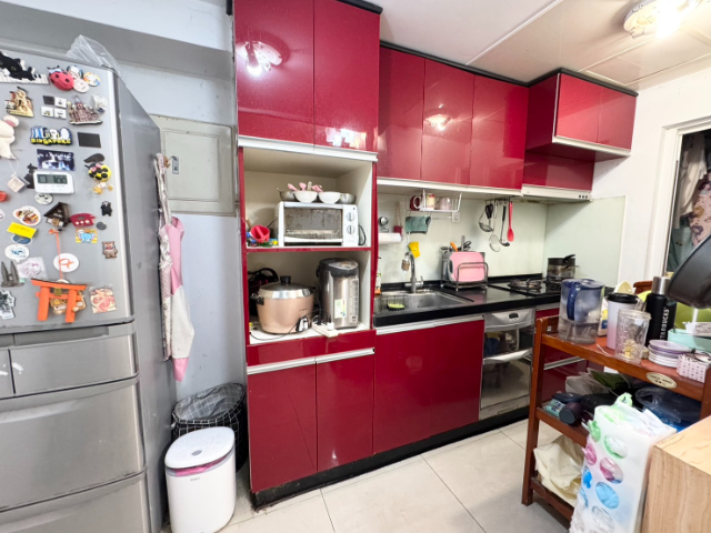 五股買房賣屋熱鬧商圈低公設兩房,新北市五股區成泰路二段