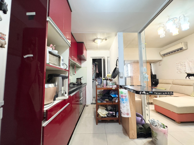 五股買房賣屋熱鬧商圈低公設兩房,新北市五股區成泰路二段