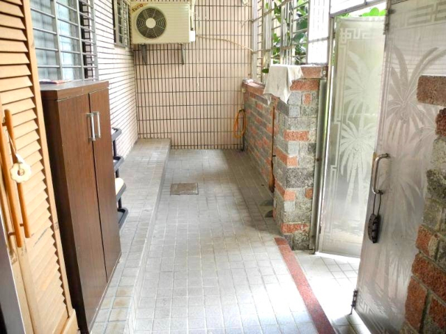 五股買房賣屋前庭後院挑高大三房車,新北市五股區凌雲路一段