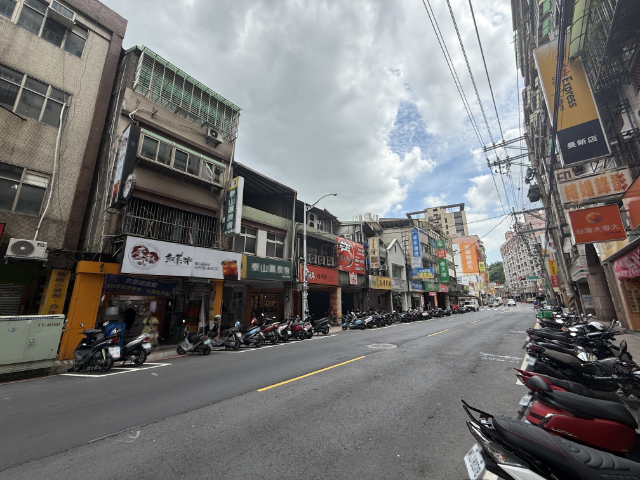 泰山買房賣屋明志正路邊精華透天,新北市泰山區明志路二段
