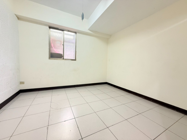 五股買房賣屋熱鬧商圈19%公設3+1房,新北市五股區成泰路三段