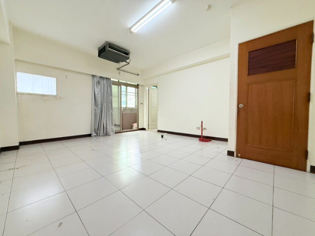 五股買房賣屋熱鬧商圈19%公設3+1房,新北市五股區成泰路三段