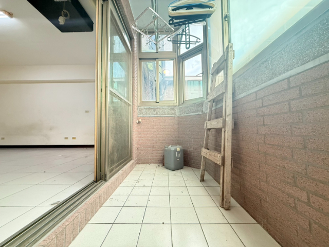 五股買房賣屋熱鬧商圈19%公設3+1房,新北市五股區成泰路三段