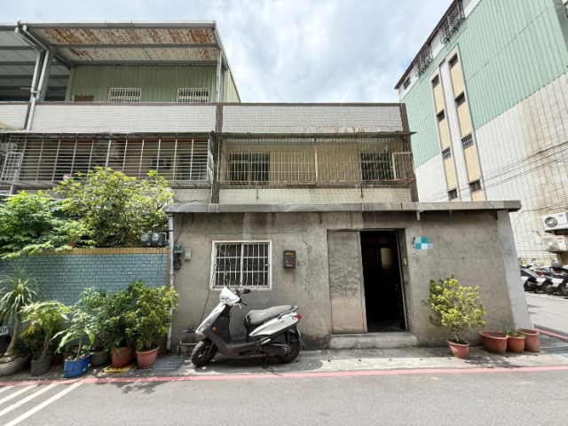 泰山買房賣屋稀有邊間大地坪透天,新北市泰山區忠孝街