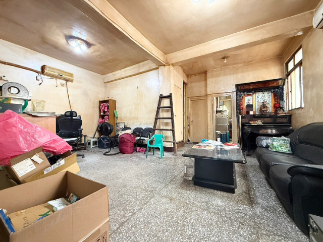 泰山買房賣屋稀有邊間大地坪透天,新北市泰山區忠孝街