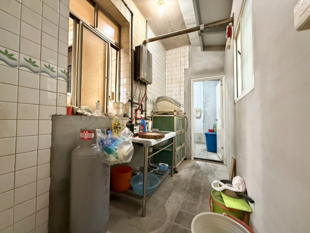 泰山買房賣屋稀有邊間大地坪透天,新北市泰山區忠孝街