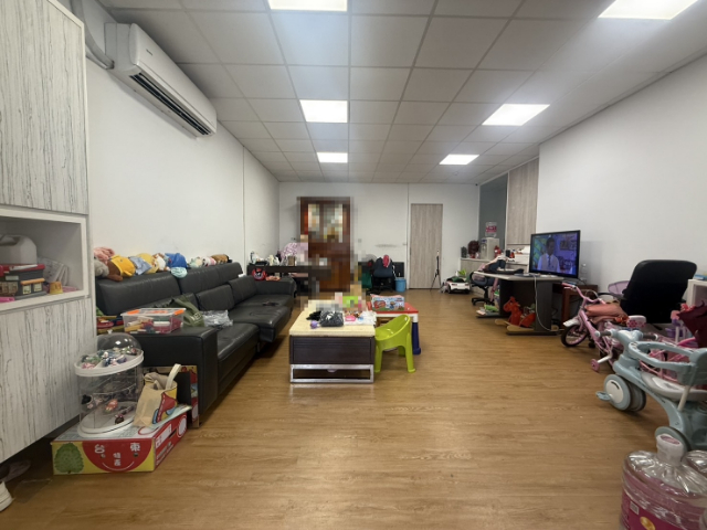 泰山買房賣屋多功能好停車1+2金店面,新北市泰山區泰林路二段