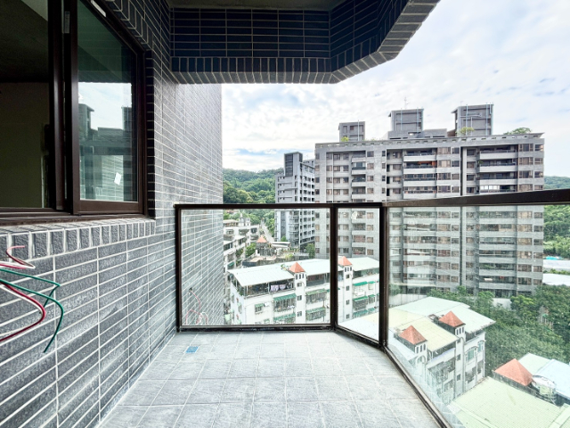 泰山買房賣屋全新高樓明廳大兩房車,新北市泰山區明志路二段