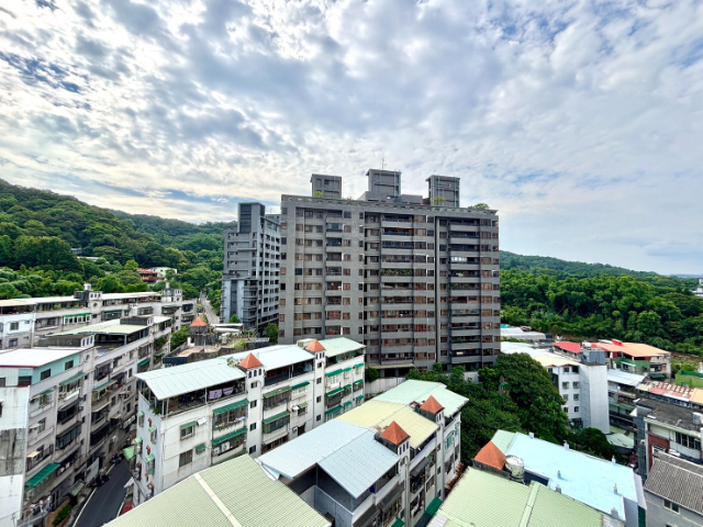 泰山買房賣屋全新高樓明廳大兩房車,新北市泰山區明志路二段