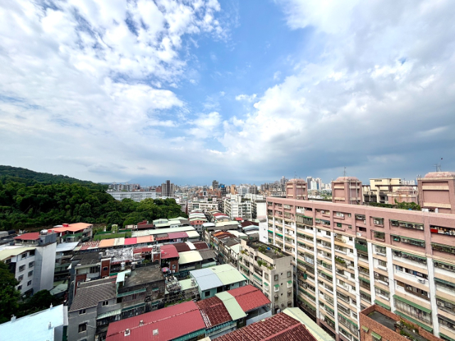 泰山買房賣屋全新高樓明廳大兩房車,新北市泰山區明志路二段