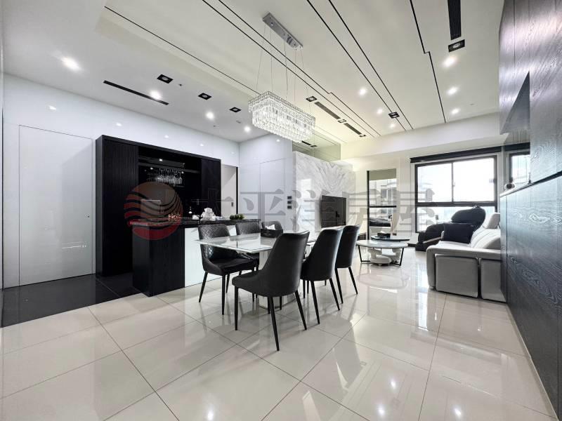 五股買房賣屋次頂樓景觀現代風四房車,新北市五股區新五路三段