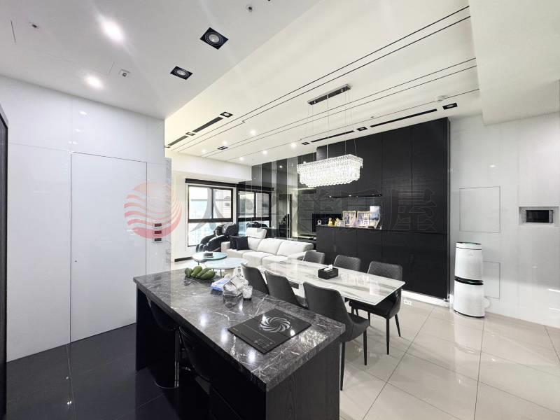 五股買房賣屋次頂樓景觀現代風四房車,新北市五股區新五路三段