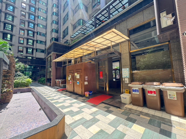 ☀泰山買房賣屋十八甲台北京城電梯三房車,新北市泰山區仁義路